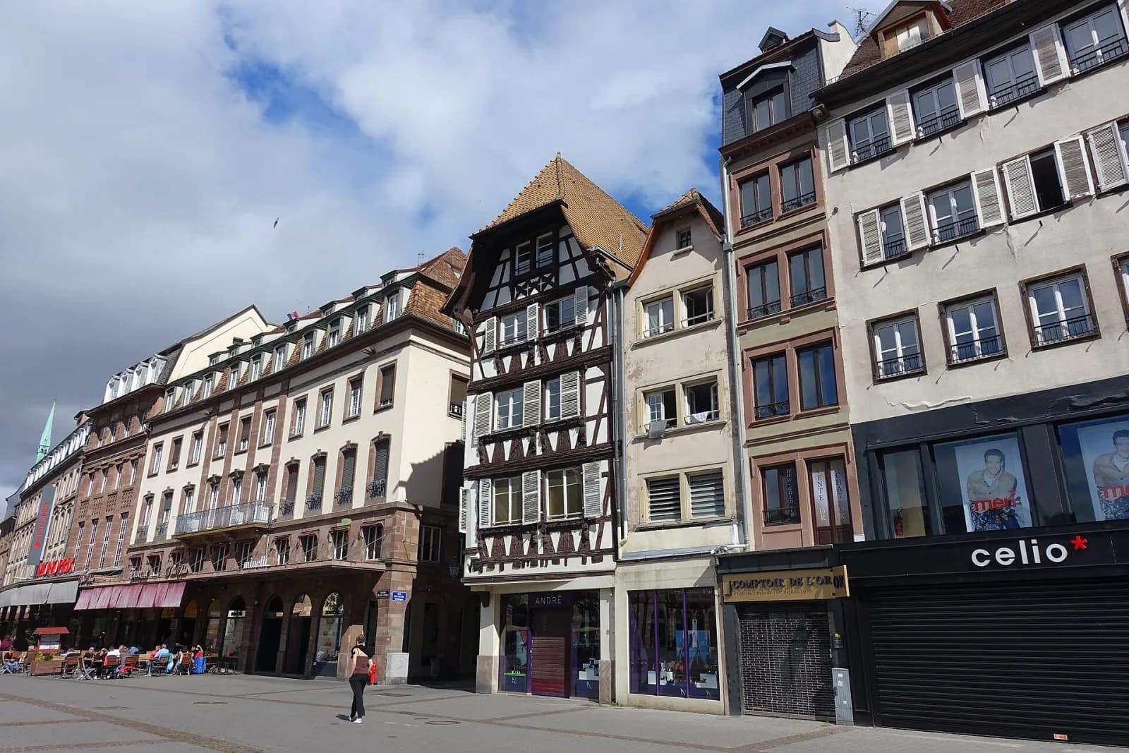 vitrines protégées par des panneaux à Strasbourg